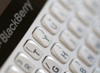 BlackBerry misses forecasts as service sales fall