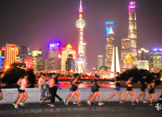 Chinese joggers brave pollution and deadly driving