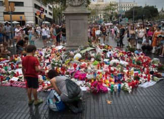 Barcelona mourns as police step up hunt for driver of van