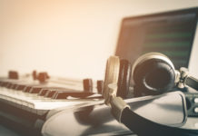 How to Pick The Best Studio Headphones So You Can Rock Out!