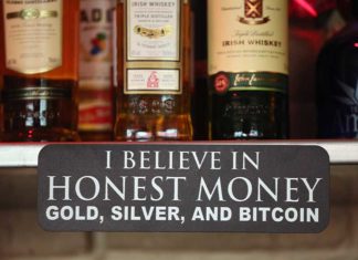 Bitcoin splits cryptocurrency community with launch of cash alternative