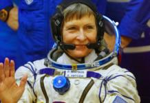 Record-breaking US astronaut returns to Earth