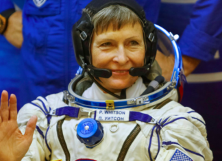 Record-breaking US astronaut returns to Earth