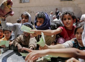 UN warns of mass famine in Yemen over Saudi blockade of aid