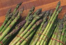 Spread of breast cancer linked to compound in asparagus and other foods