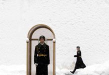 Record snowfall in Moscow leaves one dead, as authorities call ‘snow day’