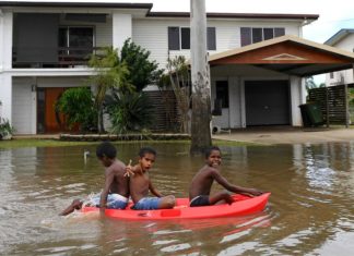 Crocodiles latest danger for Australian flood towns