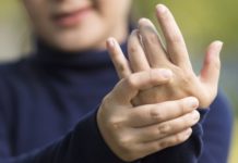 Scientists explain the sound of knuckle cracking