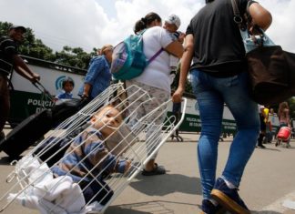 Thousands seek help in Colombia as Venezuelan health care crisis worsens