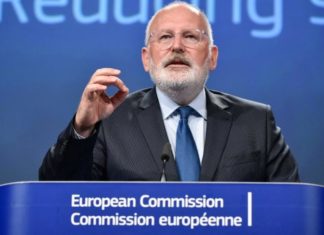 EU moves to ban single-use plastics