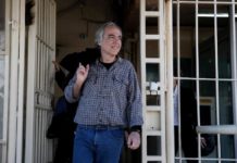 Greek anarchists try to storm police ministry over jailed assassin