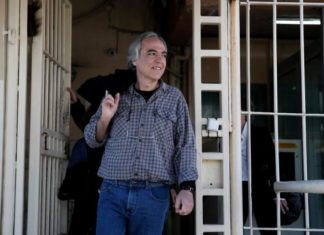 Greek anarchists try to storm police ministry over jailed assassin