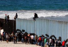 Migrant caravan arrive at Mexico-US border city