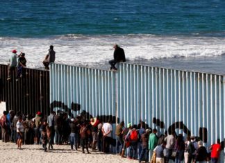 Migrant caravan arrive at Mexico-US border city