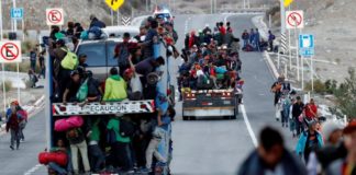 Migrant caravan continues journey to reach US